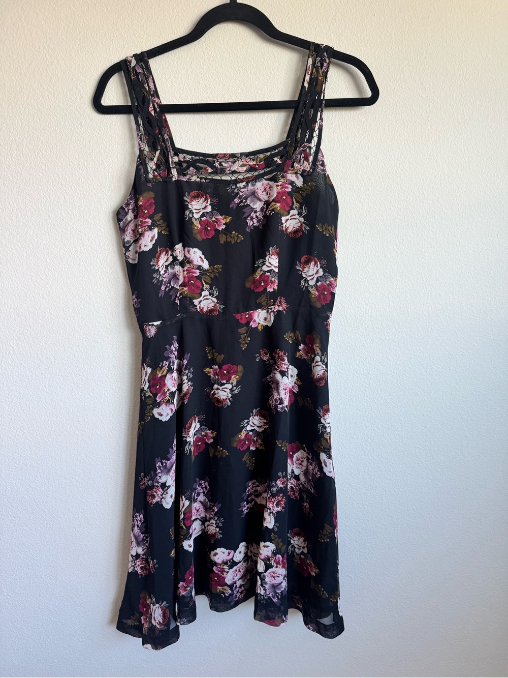 leshop Black Mini Dress with Pink Rose Print
